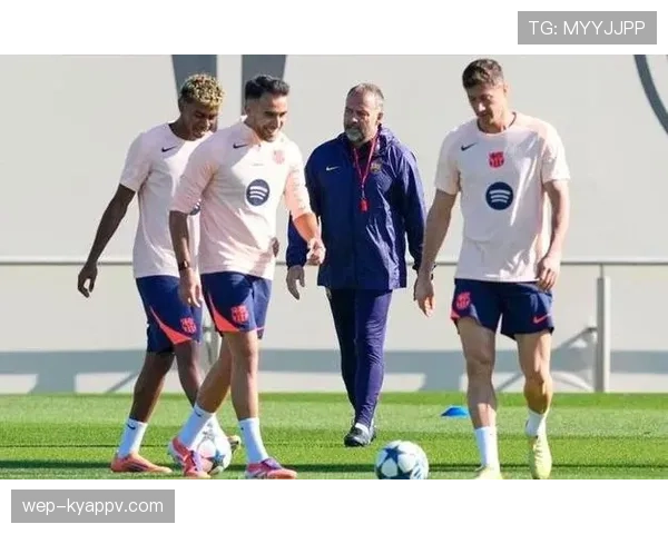 亚马尔与梅西青训时期的技术特点与赛场表现对比：天赋路径与成长机制的差异分析