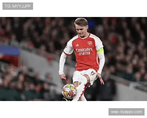 厄德高与德布劳内：进攻型中场的战术功能与角色差异解析