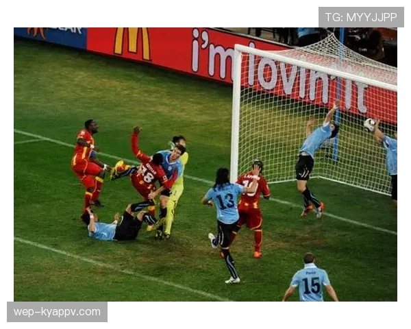 手臂不自然扩大是否构成手球犯规？规则如何界定“自然位置”